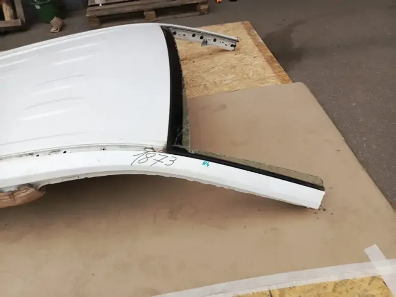 Крыша Toyota RAV4 50 XA50 2018-2023 в отличном состоянии, вид сбоку