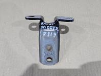 Петля двери верхняя Toyota RAV4 50 XA50 2018- (передняя левая) OEM 68601-42010 на тёмном фоне
