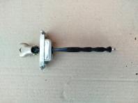 Ограничитель двери Toyota RAV4 50 XA50 2018- 68630-42050 в сборе на белом фоне крупный план