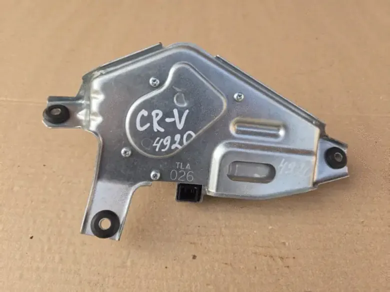 Мотор дворника Хонда CRV 5 RW: осмотр посадочного места