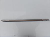 Оригинальная бархотка задней левой двери Toyota Camry 70 XV70 OEM 67871-06020 крупным планом