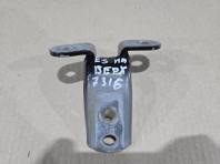 Петля двери верхняя Lexus ES (ASZ10) 2018+ правая передняя OEM 68610-33230 — общий вид на складе