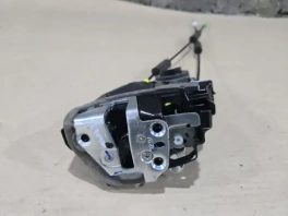 Замок задней левой двери Toyota Corolla E210 2018- OEM 69080-K0110 на авторазборе Санкт-Петербург