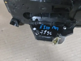 Замок двери передний правый Toyota Corolla E210 2018 69050-02B80 - Общий вид