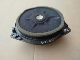 Оригинальный задний левый динамик на Lexus RX 4 OEM 86160-0WW30 крупный план