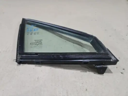 Передняя правая форточка двери Toyota C-HR 2020- 68161-F4020 — вид спереди, поверхность стекла