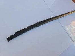 Правая бархотка двери Toyota Corolla E210 оригинал OEM 75710-02490 общий вид