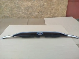 Накладка двери багажника Тойота RAV4 50 XA50 2018- OEM 76801-42260 общий вид