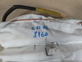 Подушка безопасности в сиденье Infiniti Q50 V37 правая OEM 98866-3ME0A с разъемами; оригинальная подушка безопасности Infiniti q50 v37 правая сторона крупным планом; упаковка подушки безопасности Infiniti Q50 V37 в картон и стрейч-пленку; состояние контактов оригинальной подушки Infiniti Q50 98866-3ME0A; точка крепления пиропатрона подушка безопасности q50 sans прав v37 eco