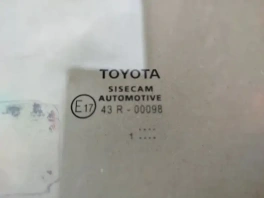 Переднее левое стекло двери оригинал OEM 68102-02580 для Toyota Corolla E210 2020- в разобранном виде