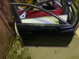 Передняя правая дверь Mazda 6 GJ рестайлинг OEM GHY0-58-02XG в мастерской