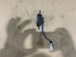 Кнопка открывания багажника Toyota Camry 70 85120-33290 общий вид, оригинальная б/у запчасть на складе