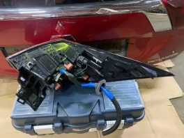 Toyota RAV4 50 2018- фонарь в крыло правый OEM 81551-42230 отличное состояние