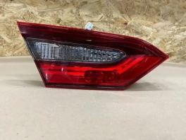 Фонарь в крышку багажника Toyota Camry 70 XV70 2017-2023 левый б/у 81740-0E010 на складе