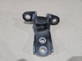 Петля двери верхняя Lexus ES (ASZ10) 2018+ правая передняя OEM 68610-33230 — общий вид на складе