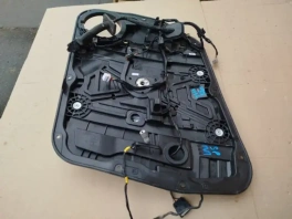 Передняя правая дверная карта Kia Sportage QL 2015-2021 OEM 82481-D9010 общий вид