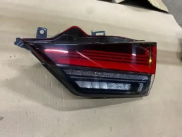 Фонарь в крышку багажника Lexus RX 4 2020- задний правый 81580-48280 в интерьере багажника