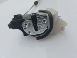 Задний правый замок двери Хендай Санта Фе 4 TM (81420-S1000) на руке мастера