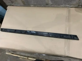 Молдинг двери передний правый Nissan X-Trail T32 76810-CC005 на стеллаже