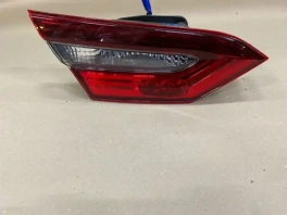 Фонарь в крышку багажника Toyota Camry 70 XV70 2017-2023 левый б/у 81740-0E010 на складе