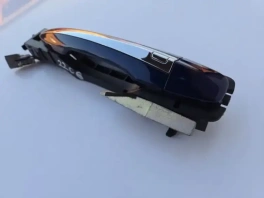 Ручка двери задняя правая Infiniti Q50 82640-4GY1A — вид на хромированную вставку и состояние поверхности