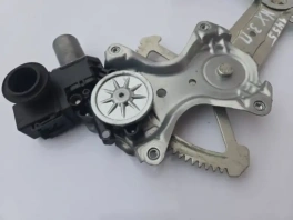 Lexus NX стеклоподъемник задний правый (OEM 69801-78020) крупным планом на складе