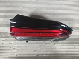 Фонарь в крышку багажника Toyota RAV4 50 XA50 2018- левый OEM 81561-0R020 артикул 385200-7704 главный вид