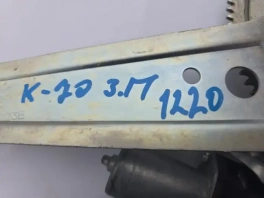 Стеклоподъемный механизм заднего правого стекла Toyota Camry 70 (2017-2023) OEM 8572033300, фронтальный ракурс