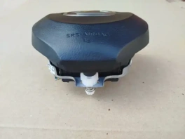 Подушка безопасности в руль Lexus GS 4 2020- 45130-30740-C0 крупным планом для осмотра