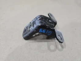 Петля двери нижняя передняя левая Nissan X-Trail T32 (2013-2021) OEM 82651-4BA0A общий вид