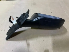 alt="Правое зеркало Toyota C-HR MAXH10 2020- OEM 87940-F4030, вид со стороны двери, общий план"