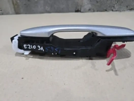 Ручка двери задняя левая Toyota Corolla E210 (MZEH12) OEM 69210-02B70-C4 общий вид б/у запчасти