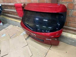 Оригинальная крышка багажника Mazda CX-5 KE 2015 с артикулом KDZ1-62-02XD на стеллаже склада