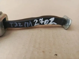 Ограничитель двери передний левый Nissan X-Trail T32R 2013-2021 OEM 804304CL0A общий вид (Ниссан Икс-Трейл)