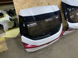 Крышка багажника Lexus UX 2020- (MZAA10L MZAH10L) OEM 67005-76260 общий вид