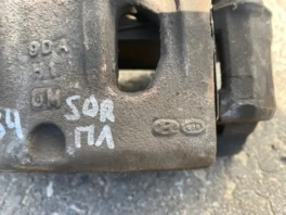 Суппорт тормозной Kia Sorento Prime б/у OEM 582403M000 левый перед вид спереди
