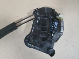 Замок двери передний правый Toyota Corolla E210 2018 69050-02B80 - Общий вид