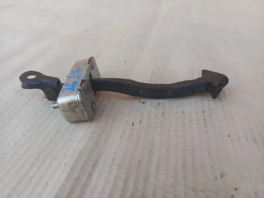 Задний правый ограничитель двери Mazda CX-5 2 KF OEM KB7W72270 на складе в г. Санкт-Петербург