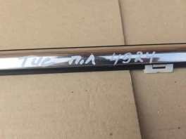 Бархотка двери передняя левая Hyundai Tucson TL OEM 82210-D3011 крупным планом