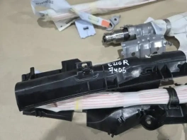 Правая оригинальная шторка безопасности Тойота Королла E210 73220-02560 в развернутом виде корпуса