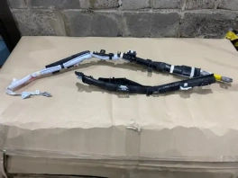 Шторка безопасности Toyota Camry 70 (XV70) левая OEM 73970-33020 на светлом фоне
