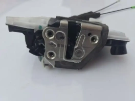 Замок двери Toyota Corolla E210 69030-02570 передний правый с авторазбора