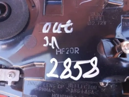 Задний левый фонарь Мицубиси Аутлендер 3 б/у OEM 8331A179 крупным планом