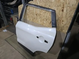 Задняя левая дверь Nissan Qashqai J11 (2013-2021) OEM 82101-4EA0A крупным планом