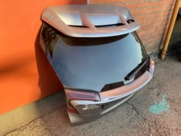 Крышка багажника toyota c-hr  2020-  