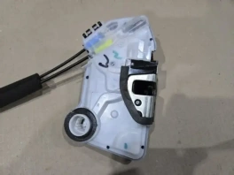 Замок двери Toyota Corolla E210 рестайлинг OEM 69080-02410 общий вид