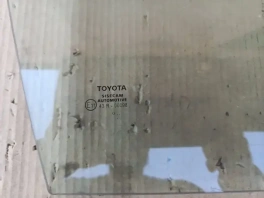 Стекло двери toyota corolla e210  2020- перед. прав.