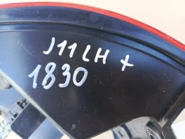 Левый фонарь в крыло Ниссан Кашкай J11 2018-2021 OEM 26555-HV00A на столе осмотра