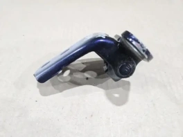 Петля двери верхняя Toyota RAV4 50 XA50 2018- (передняя левая) OEM 68601-42010 на тёмном фоне