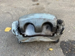 Суппорт тормозной Mitsubishi Outlander 3 GF передний правый б/у OEM 4605A005 на складе